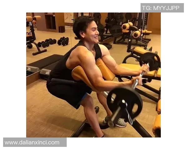 足球巨星与彭于晏同框合影展现别样魅力，明星汇聚引爆全场热议