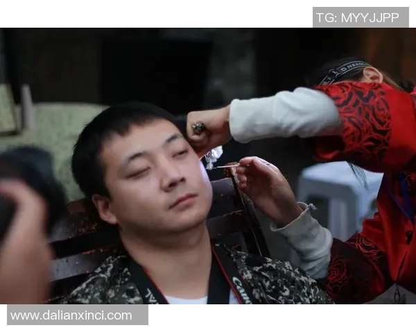 足球球星采耳事件背后的趣事与文化探秘 足球球星采耳事件背后的趣事与文化探秘